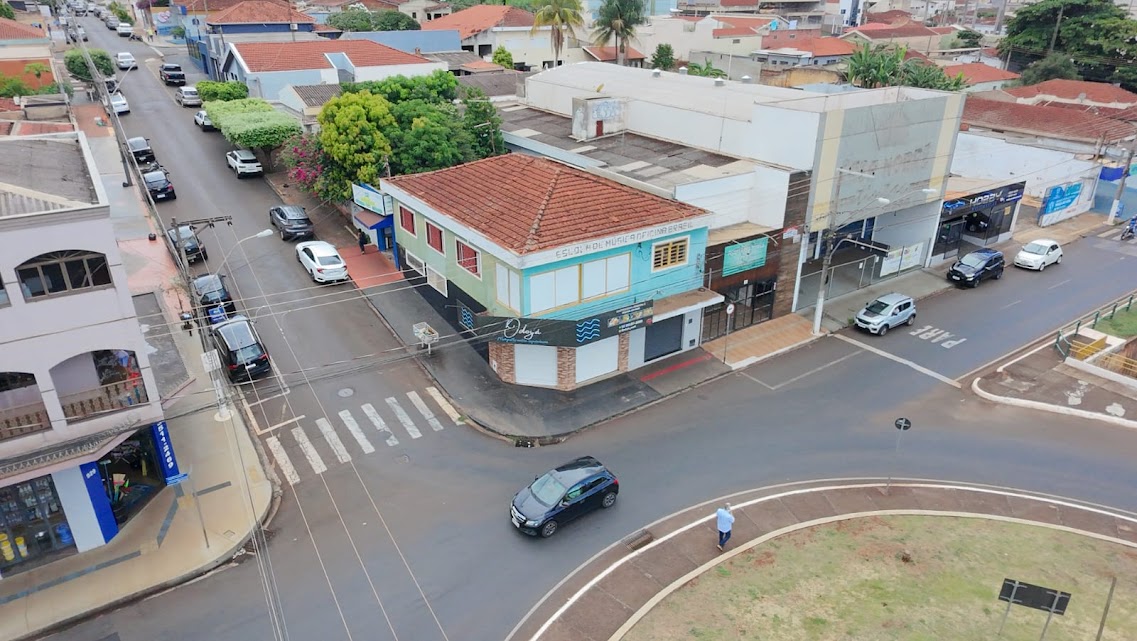 03 Ponto Comerciais + Casa piso superior